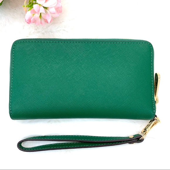 Michael Kors Jet Set Travel Wristlet - Picture 2 of 7